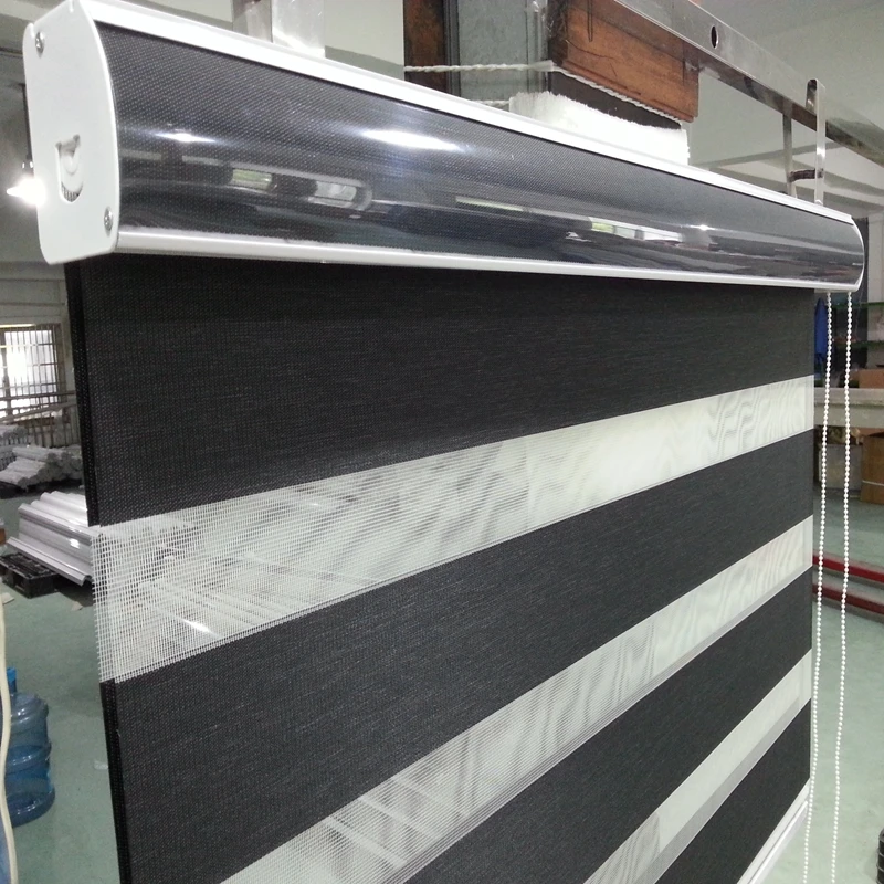 Жалюзи с зебрами Затемненные двухслойные шторы на окна черного цвета для