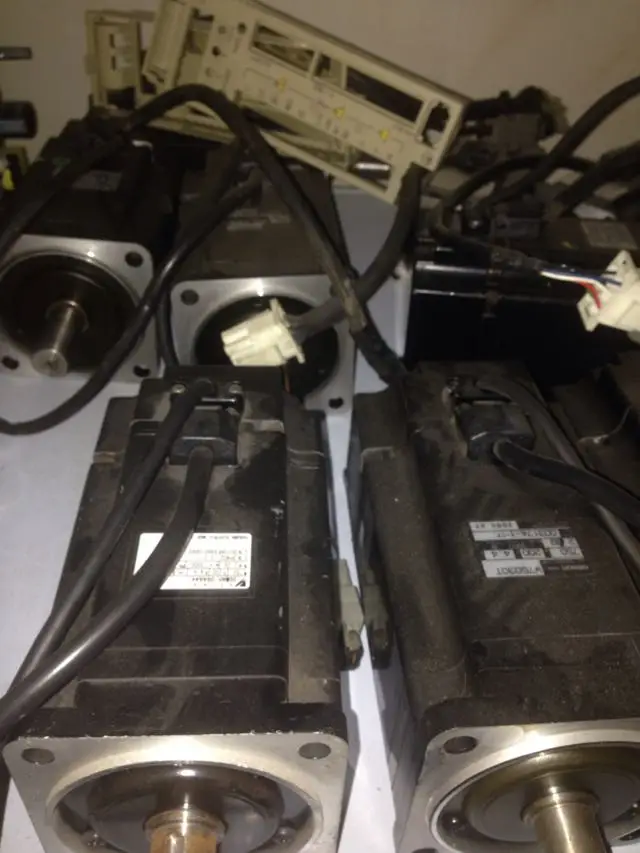 

Servo motor SGMAH-08AAA21 , Used one , 90% appearance new , 3 months warranty , fastly shipping