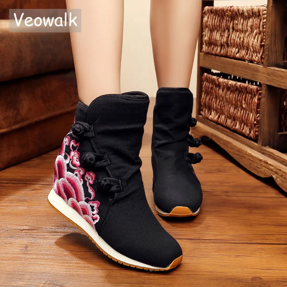 Veowalk/зимние теплые женские короткие ботильоны на меху; Хлопковые женские повседневные парусиновые ботинки на танкетке с вышивкой; обувь