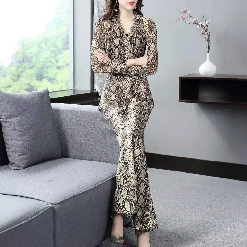 Two Piece Set 2019 Spring Summer Fashion Pant Suit Women Sexy Wild Pattern Long Sleeve Shirt+Full Length Female Suits |