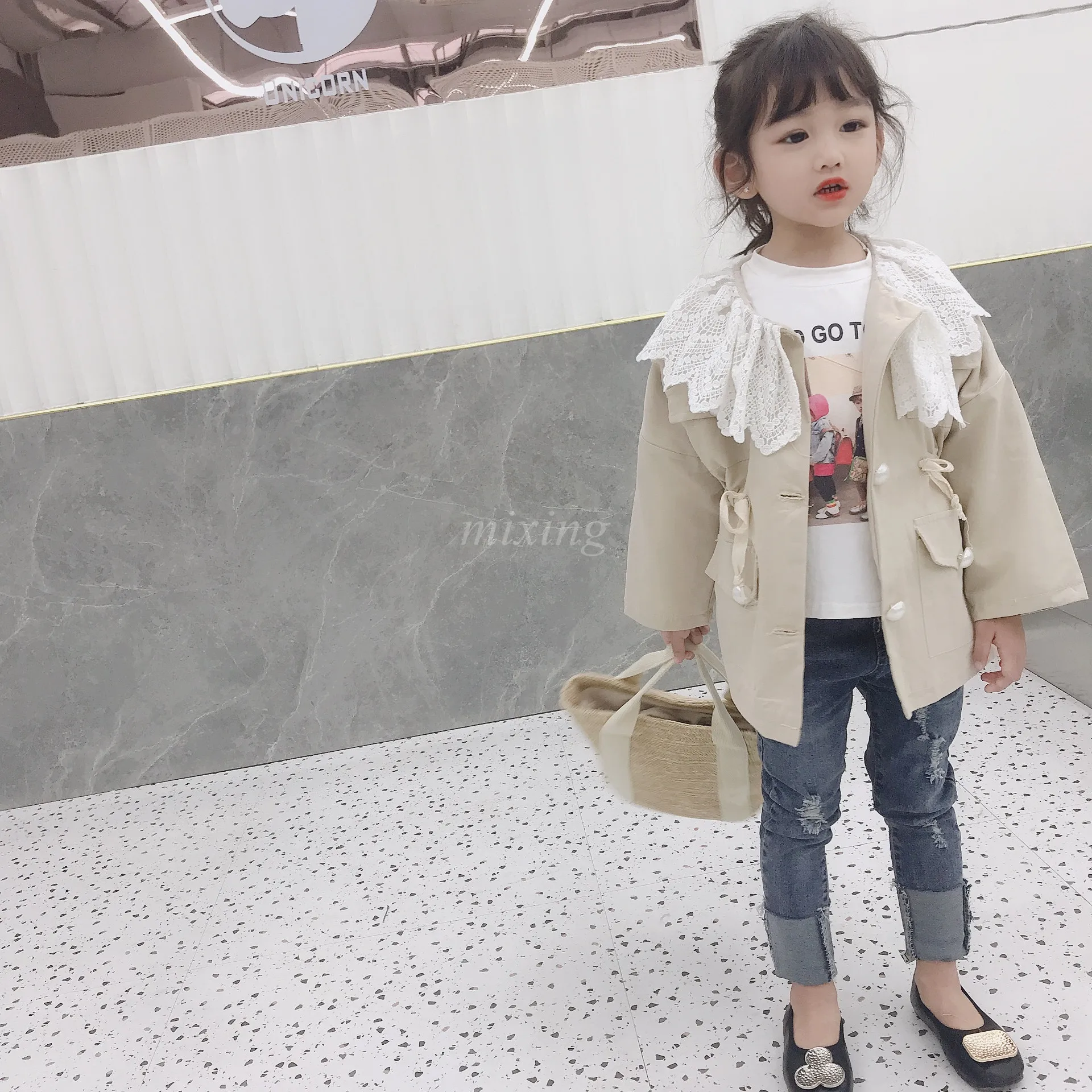 Детская осенняя коллекция 2019 года Новая ветровка с кружевным воротником и