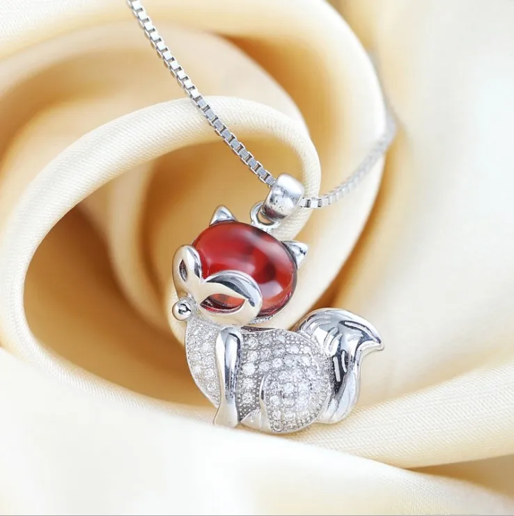 Серебряное ожерелье с подвеской-лисицей из стерлингового серебра 925 с гранатом и опалом для женщин.