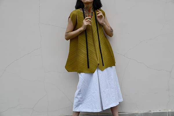 Дизайнерские плиссированные майки MIYAKE;