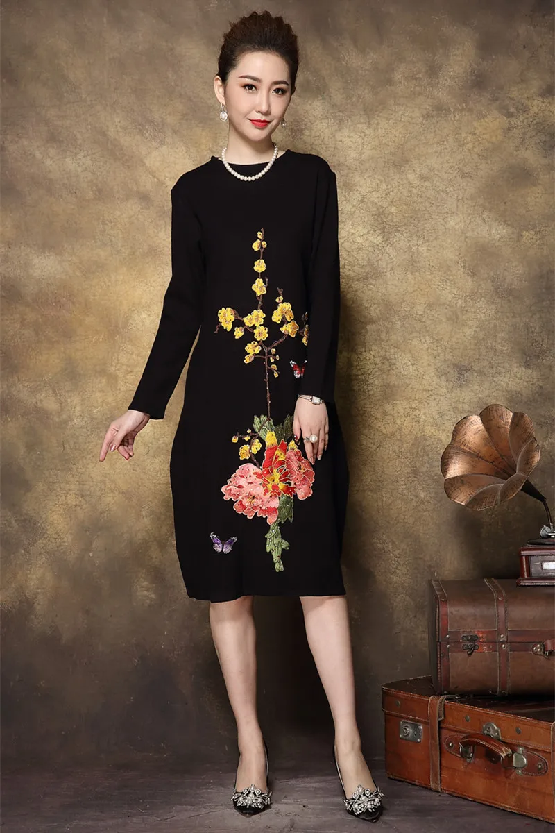 

2017Winter Middle age women party dress vintage embroidery elegant knitted dress cultivating plus size vestidos de festa XXXXL