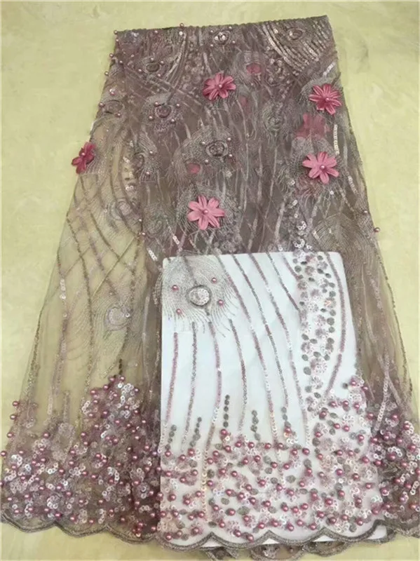 Белая кружевная ткань с блестками и объемным цветком в африканском стиле