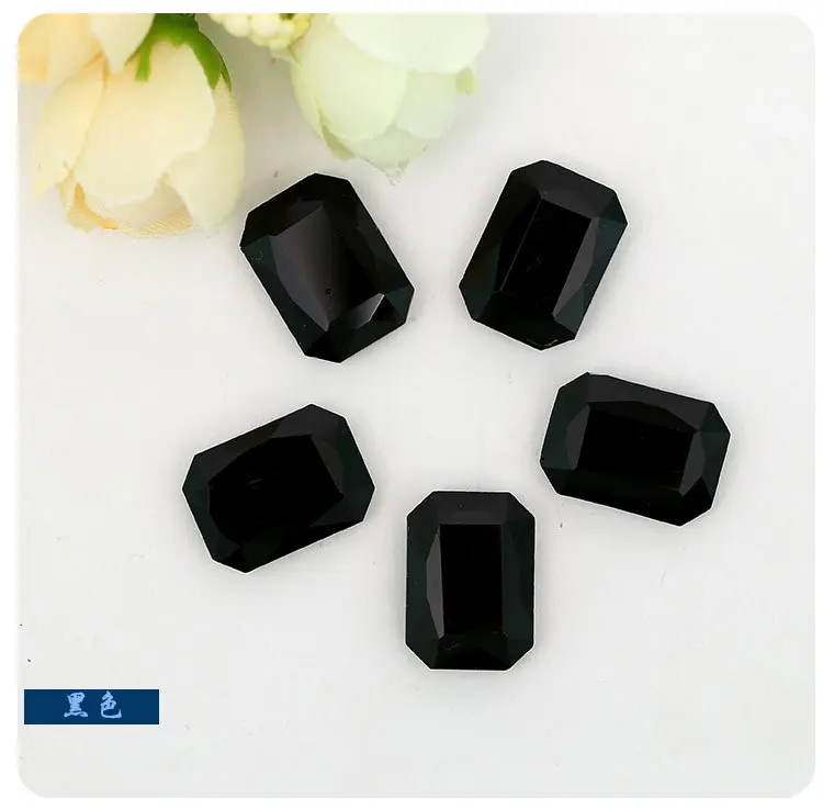 Черный прямоугольник восемь углов остроконечное дно стекло кристалл горный
