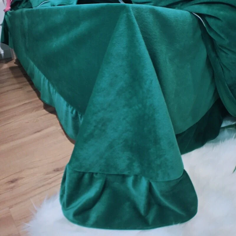 Утолщенной с украшением в виде кристаллов и бантом из плотного бархата Роскошные