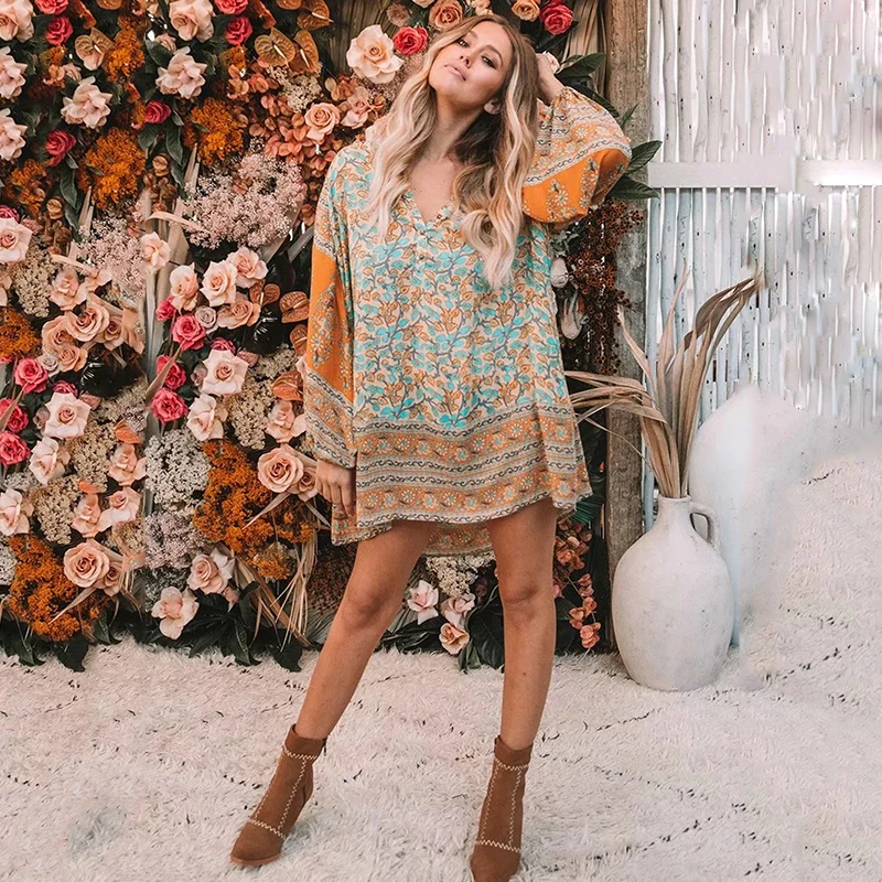 

new loose self-cultivation V-neck long-sleeved printed women's large size dress
