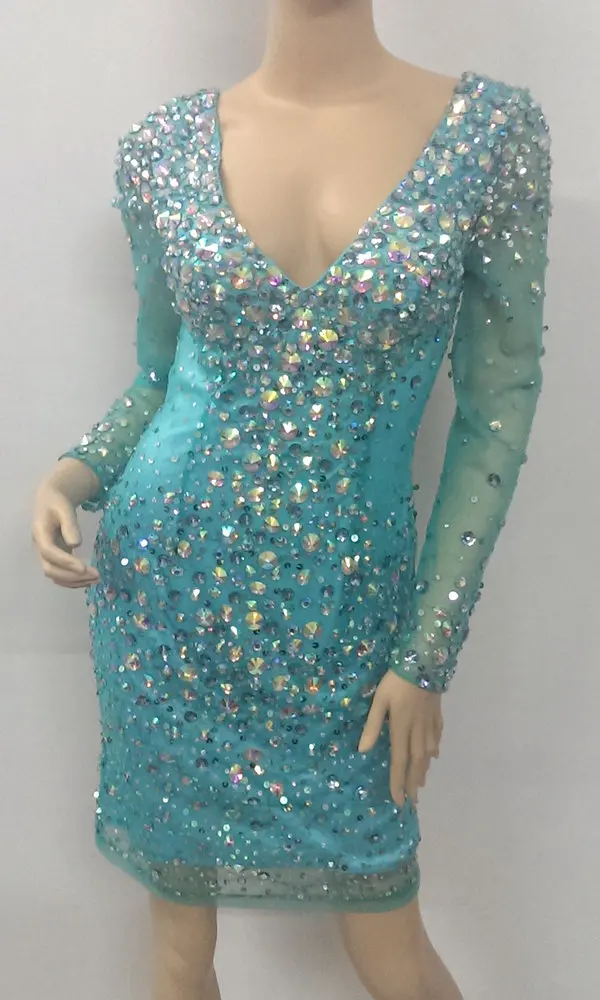 L051 красное и светло голубое платье с длинными рукавами украшенное бусинами