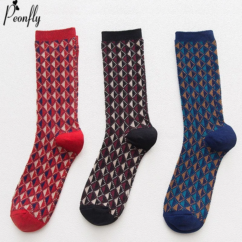 

peonfly новинка Diamond решетки постепенного изменения мужской моды в счастливой длинные смешные красные носки черные хлопок мужские короткие сл...