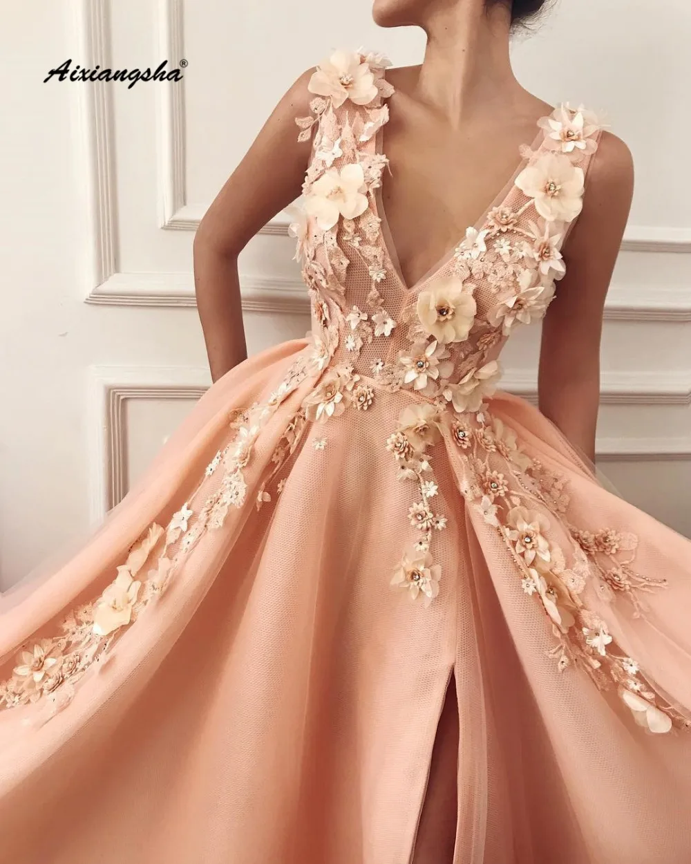 

Beautiful Champagne Long Formal Evening Dresses Deep V-Neck Sleeveless 3D Flower Appliques Evening Dress De Soiree