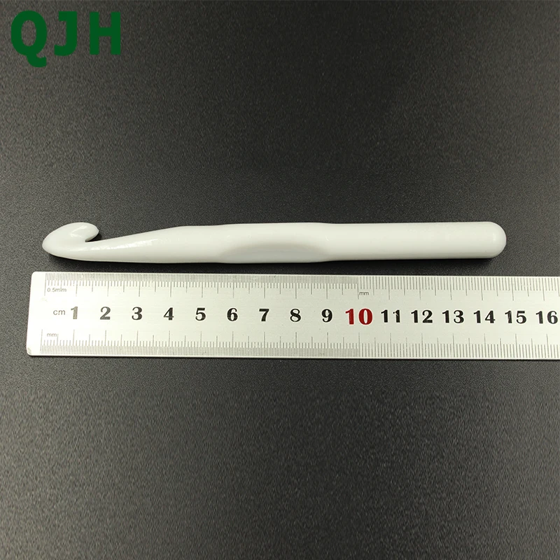 Белые пластиковые строительные инструменты перчатки для рукоделия свитер