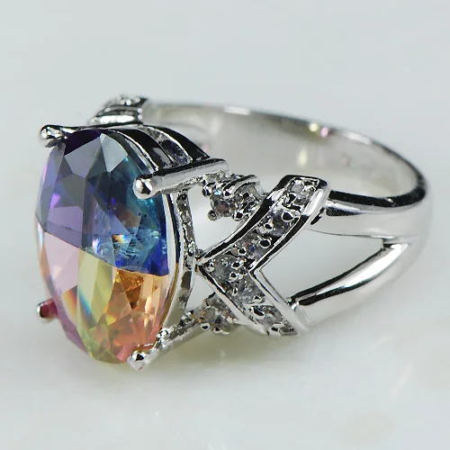 Женское серебряное кольцо с радужным мистическим кристаллом из циркония модель