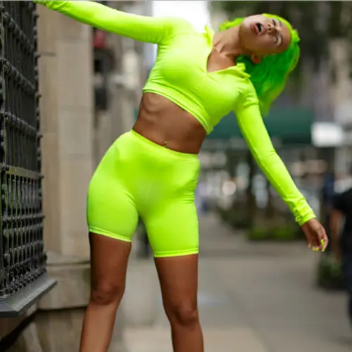 Женский спортивный костюм из 2 предметов свитшот с капюшоном и штаны |