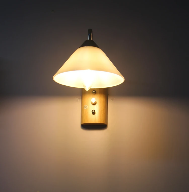 Настенное комнатное светодиодное бра с цоколем E14 встроенный выключатель