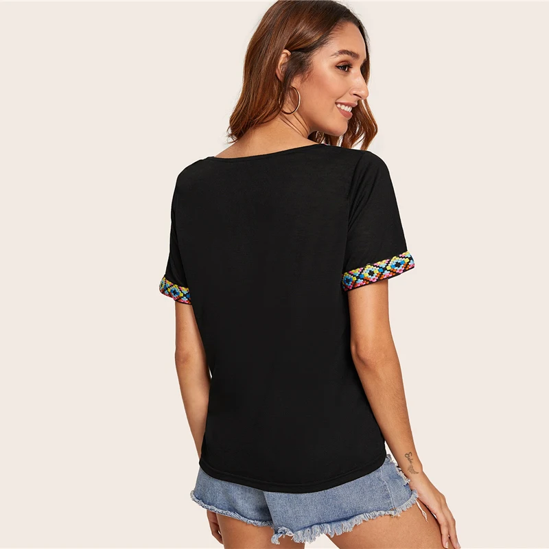 SHEIN, черная или белая футболка с v-образным вырезом, ацтекская вышитая лента, отделка, короткий рукав, женская футболка,, летние мягкие повседневные топы в стиле бохо