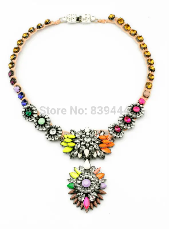 

Spring Design New Resin Elegent Crystal Flower Statement Necklace