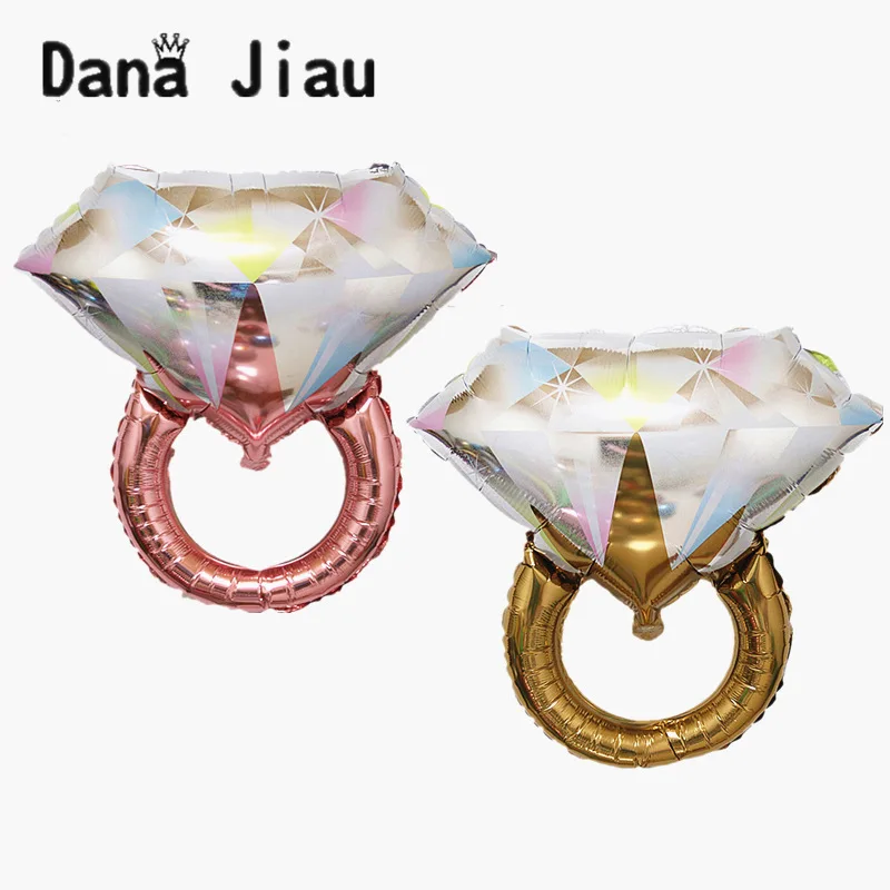 Большое кольцо из розового золота с бриллиантами шары алюминиевой фольги шар