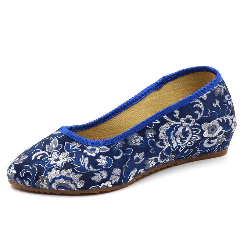 Новинка 2017 г. Пекинские парусиновые туфли женские с вышивкой на плоской подошве