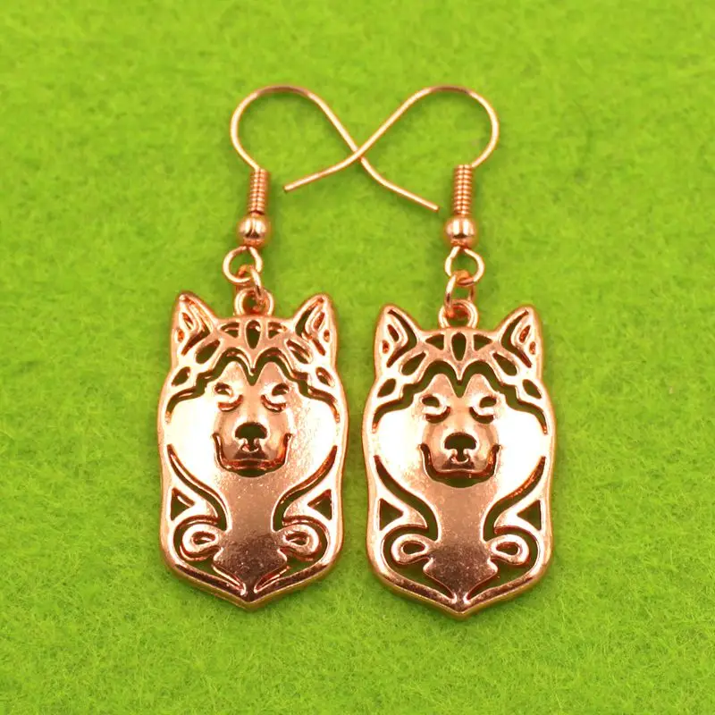 Серьги подвески с изображением собаки из аляски и маламута золотистые