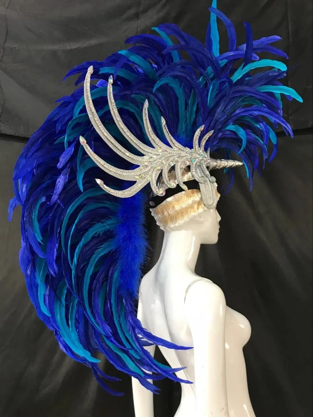 Lo spottacolo di danza copricapo di piume di accessori di abbigliamento La FESTA La Maschera IL Festival
