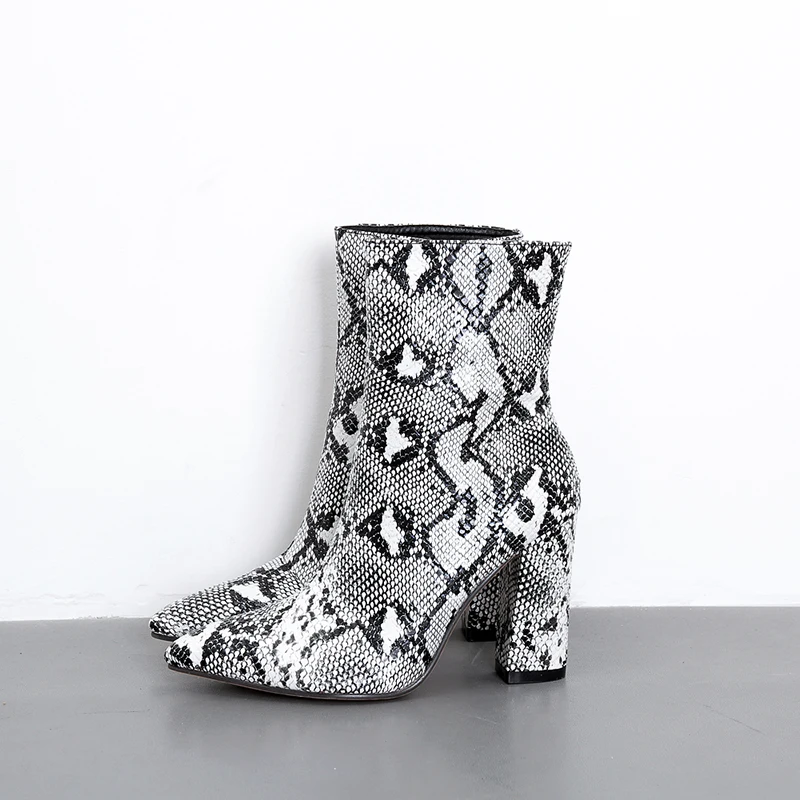 Новые осенние женские ботинки со змеиным узором Ботинки с острым носком на