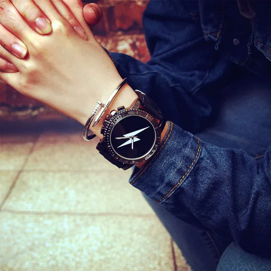 Кварцевые часы с большим циферблатом из искусственной кожи женские модельные