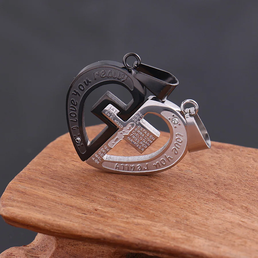 Простое но элегантное ювелирное изделие подвеска в виде половины сердца