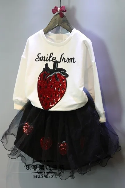 Новинка 2017 года комплект из рубашки с длинными рукавами и юбки милой клубничкой