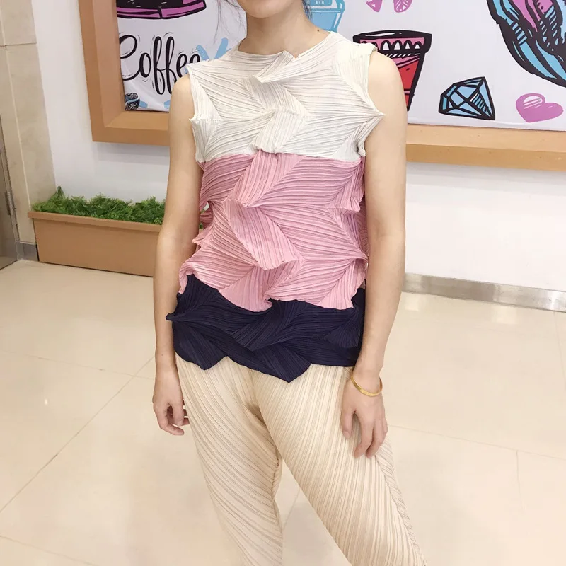 LANMREM 2020 Summer New Casual Fashion Temperament Women Loose Plus Raised Folds Color Matching Sleeveless shirt TC425 |