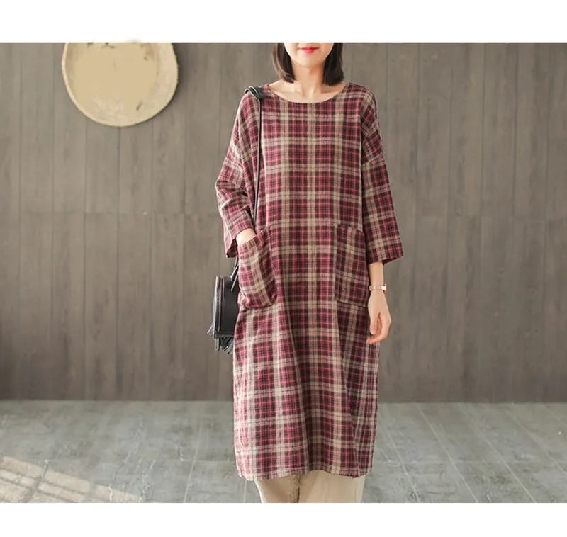 Женское клетчатое платье повседневное свободное с круглым вырезом и карманами