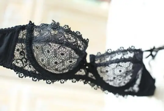 Летний прозрачный кружевной комплект с бюстгальтером вышивкой и трусиками