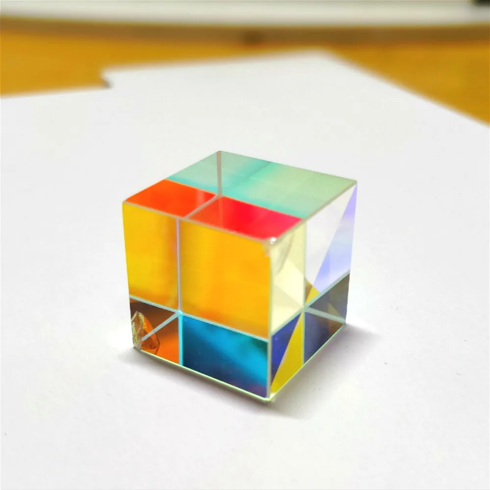 

Prism Six-Sided Bright Light Combine Cube Prism 15*15*15mm Stained Glass Beam Splitting Prism Optical Experiment Instrument