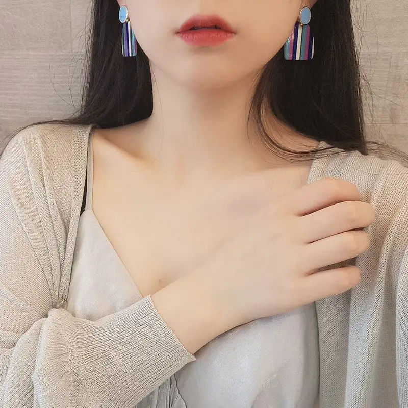 Корейские модные серьги, новинка, в полоску, радужные, геометрические, висячие серьги для женщин, Топ дизайн, вечерние ювелирные изделия