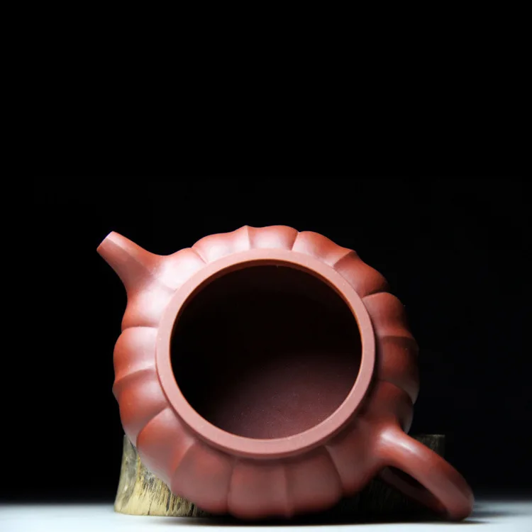 Liu Shaoming, известная фиолетовая глина yixing pot artist, делает изготовленные на заказ дорожные чайные сервизы для Heling Фиолетовый Глиняный заварочный чайник