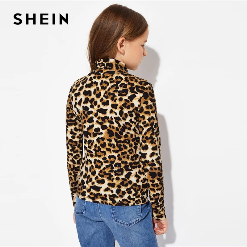 SHEIN/Детская Повседневная футболка с высоким воротником и леопардовым принтом для девочек; топы для девочек; коллекция года; сезон весна; модная детская футболка с длинными рукавами