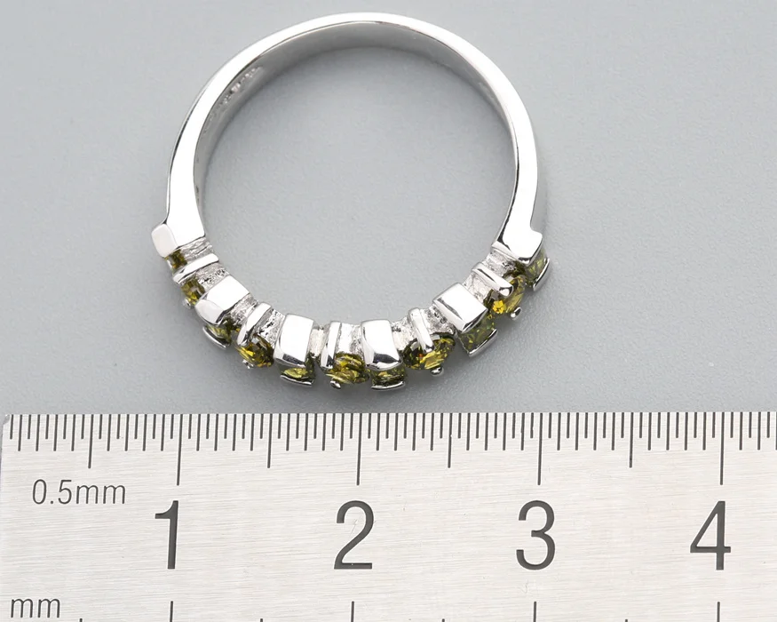 Шикарный оливин перидот 3*3 мм полудрагоценный камень серебряное крутое кольцо