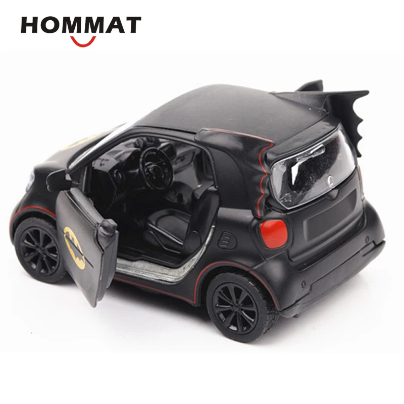 HOMMAT моделирование 1:36 Масштаб Бэтмен шаблон Smart Fortwo модель автомобиля литая модель игрушечного автомобиля модель автомобиля металлический коллекционный подарок