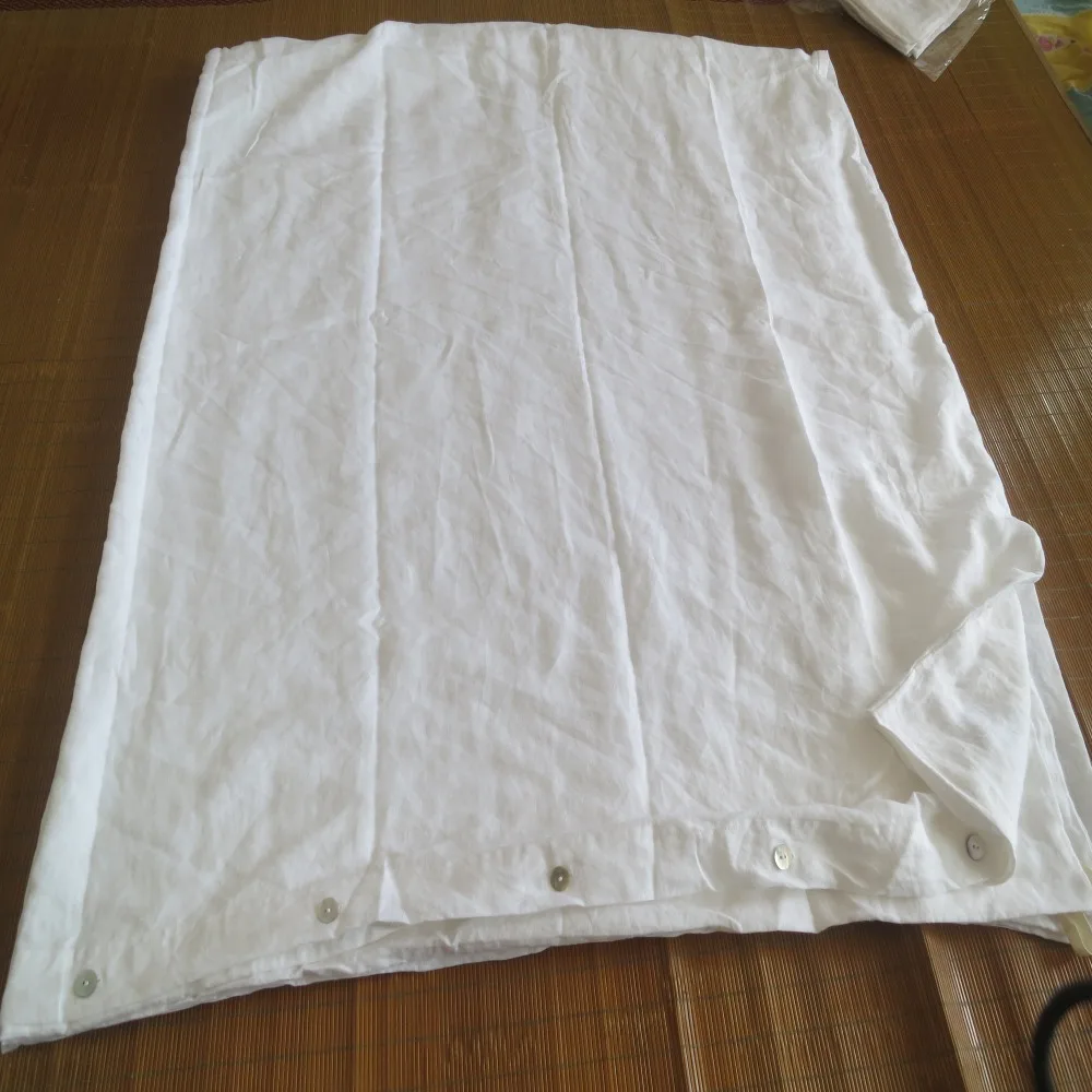 Пододеяльник из белого чистого промытого льна пододеяльник на пуговицах