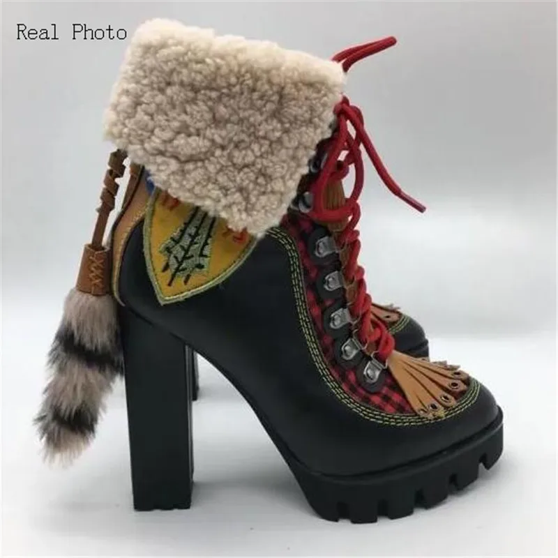 beige wool Зимние шерстяные мотоциклетные женские ботинки с отворотом; ботинки на платформе с высоким каблуком и вышивкой; пикантные Зимние ботильоны на меху со шнуровкой и кисточками - Цвет: beige wool
