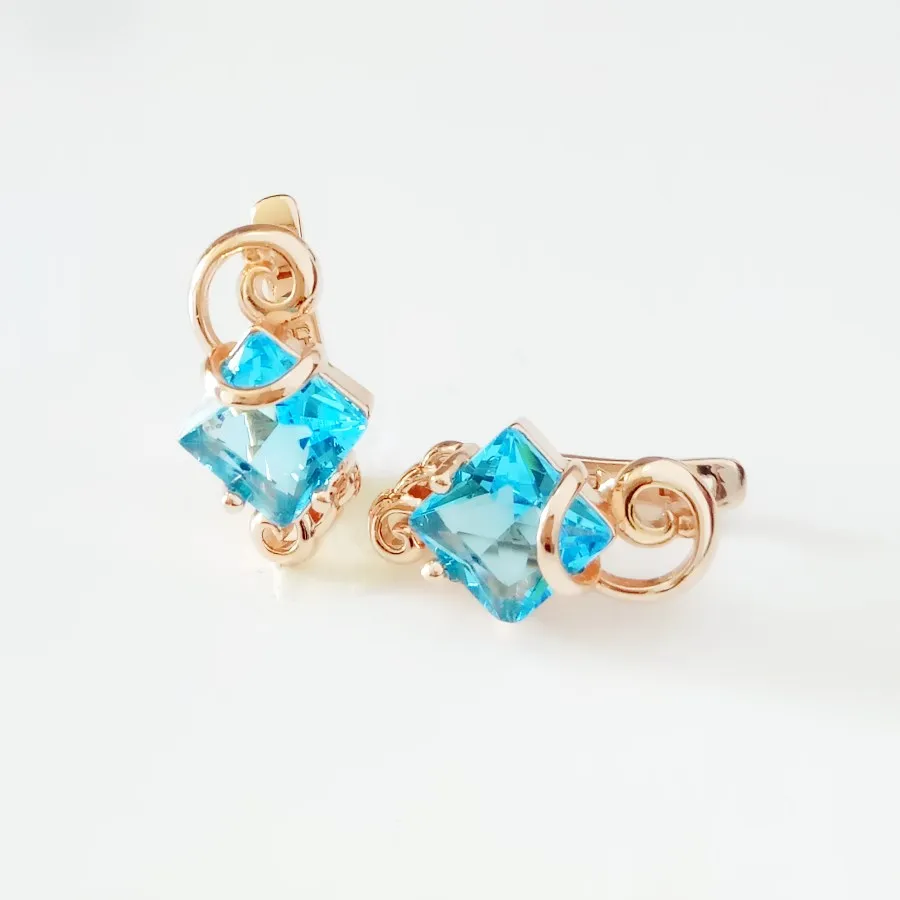 Серьги женские из розового золота 585 пробы с 3 камнями и фианитами | Украшения