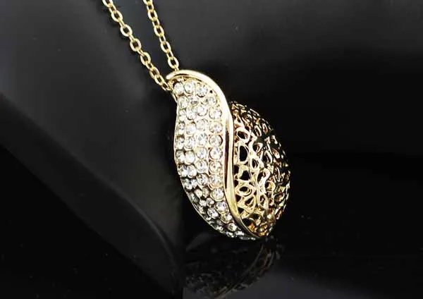 

Lovely gift promotion quality brand material popular rhinestone hollow leaf Pendant Necklace fashion jewelry girl