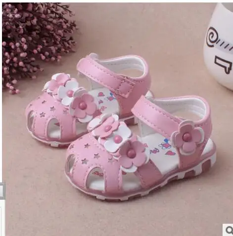 Новинка лета 2018 корейские детские сандалии с бабочками стразами на плоской