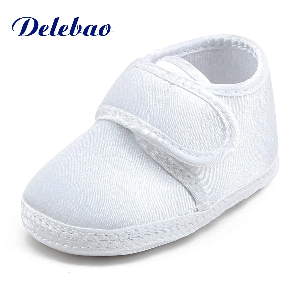 Delebao/чистый белый цвет; обувь для крещения; мягкая подошва; детская хлопковая обувь для 0-15 месяцев; крещение новорожденного