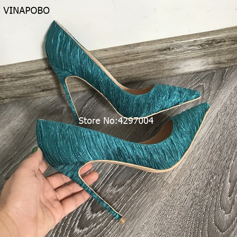 Vinapobo/роскошные женские темно-зеленый шелк атлас; модельные туфли-лодочки на шпильках; атласная ткань; обувь для вечеринок; туфли-лодочки с острым носком
