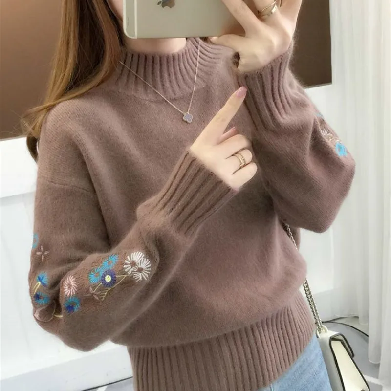 Свитер с воротником-хомутом и вышивкой в виде лепестков женские теплые свитера