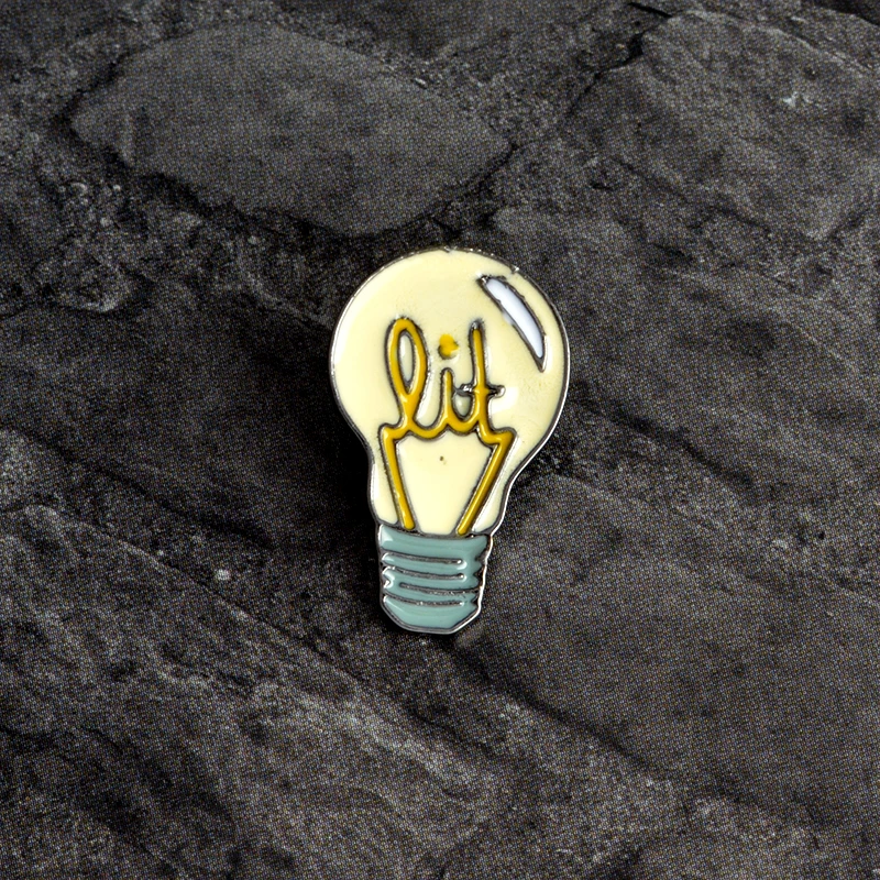 

Cartoon Light bulb Brooch Pin Button Alloy Enamel Yellow Daily supoplies Brooch Denim Jacket Backpack Shirt Pin Badge Jewelry