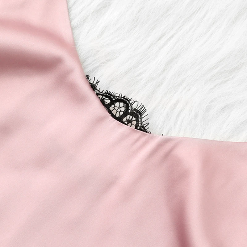 Женский пижамный комплект топ на тонких бретельках с кружевной аппликацией и