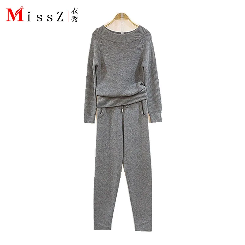 Женский трикотажный костюм из двух предметов с круглым вырезом и длинными