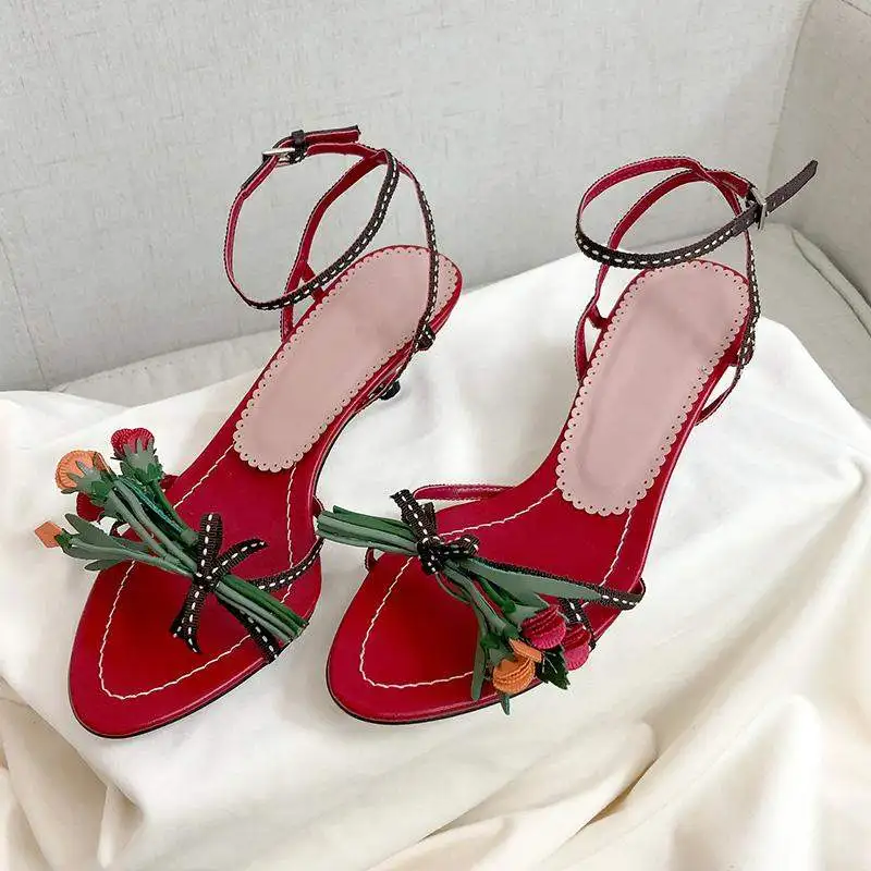 Туфли женские на высоком каблуке милые элегантные привлекательные заостренный